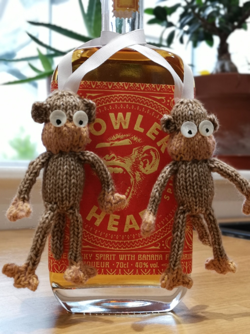 Pair of knitted monkeys
